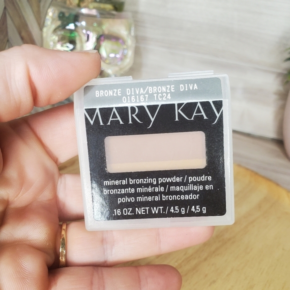 NEW Mary Kay Bronze Diva Mineral Bronzing Powder - Picture 1 of 5